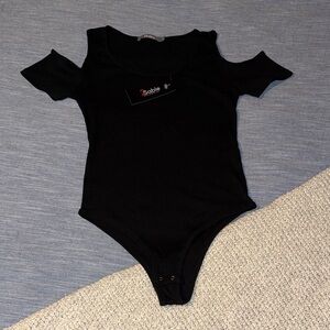 2Sable Women's Black Cold Shoulder Bodysuit